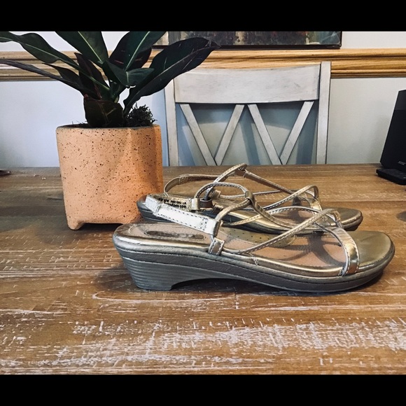 Sandals - Picture 1 of 2